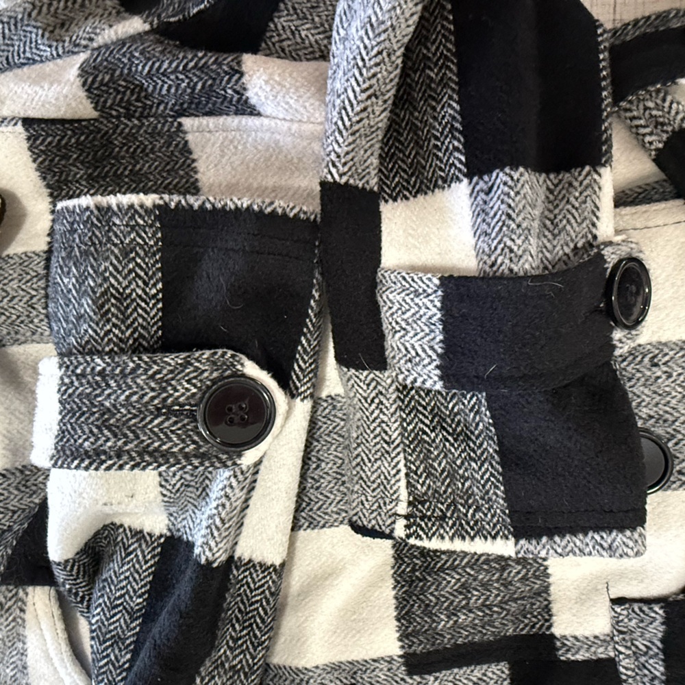 JouJou black and White Plaid Winter Coat w/ Belted Waist, lined. Size Medium - Picture 7 of 11